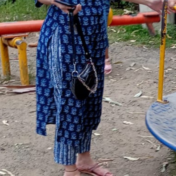 Black shoulder bag - Picture 4 of 8